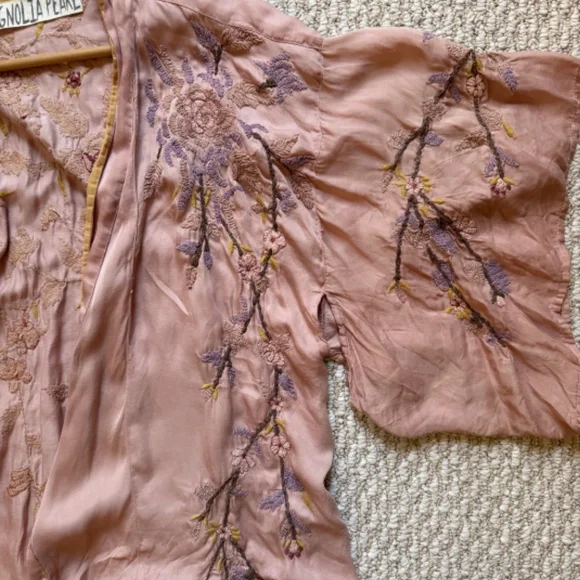 Magnolia Pearl Embroidered Sinchu Kimono - Picture 8 of 11